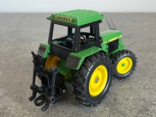 Tractor JOHN DEERE 3350 Ertl 1/32