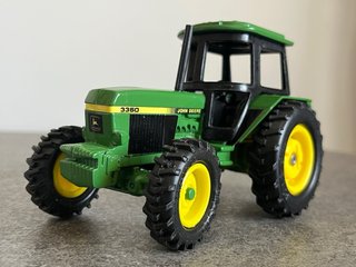 Tractor JOHN DEERE 3350 Ertl 1/32