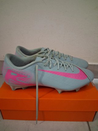 Scarpe da calcio Nike azzurre e rosa