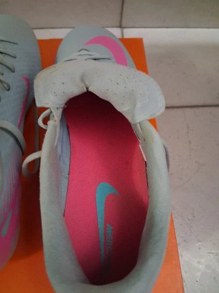 Scarpe da calcio Nike azzurre e rosa