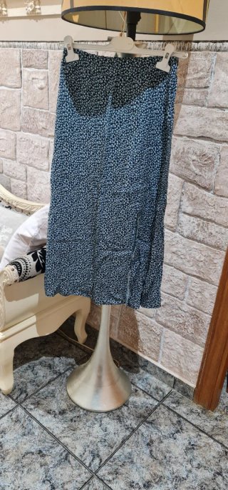 Falda floral azul y blanca Talla M