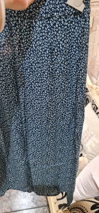 Falda floral azul y blanca Talla M