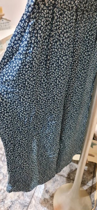 Falda floral azul y blanca Talla M