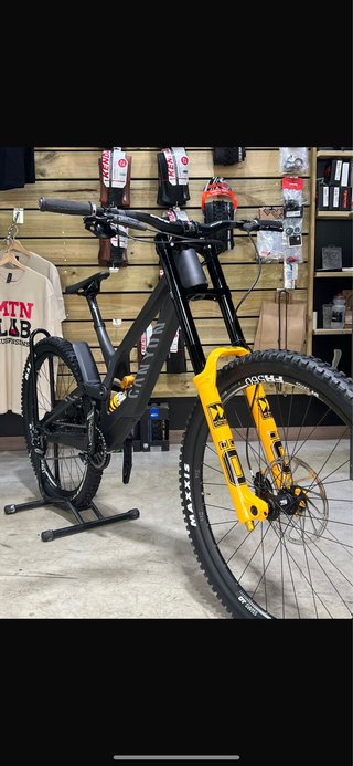 Canyon Sender DH Bicicleta Montaña