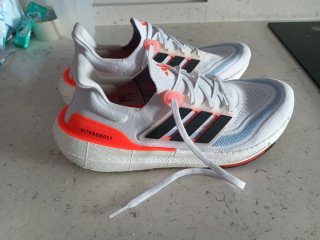 Deportivas Adidas Ultraboost Blancas y Naranjas