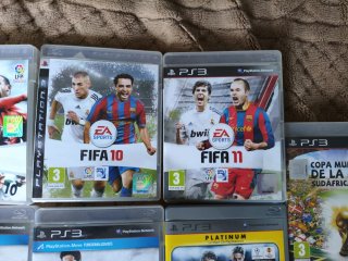 Consolle PS3: Collezione di giochi FIFA e PES