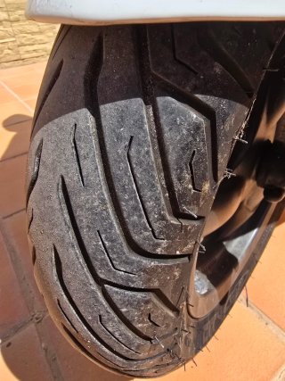 Kymco Grand Dink 125cc Roja y Blanca.