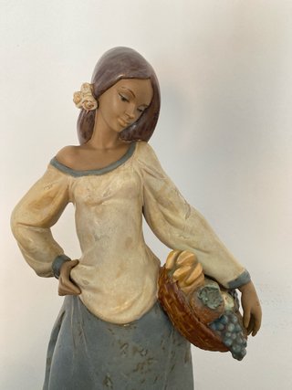 Figura mujer Recogida de frutas Lladró original
