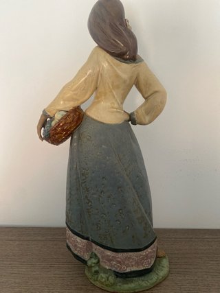Figura mujer Recogida de frutas Lladró original