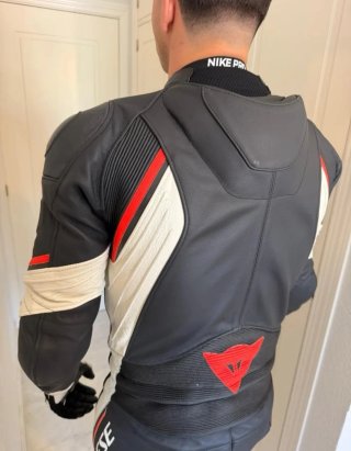 Traje 2P TALLA 50 Dainese Avro 2 Negra/Roja