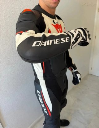 Traje 2P TALLA 50 Dainese Avro 2 Negra/Roja