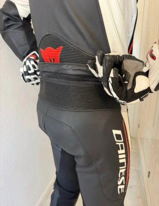 Traje 2P TALLA 50 Dainese Avro 2 Negra/Roja