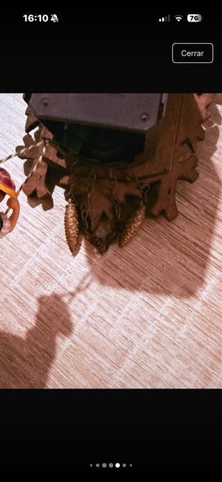 Reloj de cuco de madera tallada
