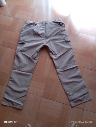 Pantalón cargo beige