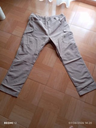 Pantalón cargo beige