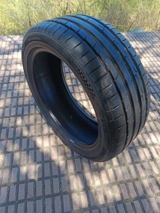 - Neumático 215/45/17 91Y