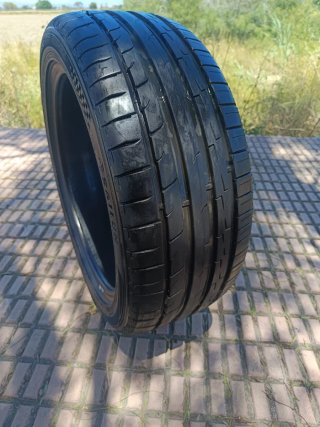 - Neumático 215/45/17 91Y