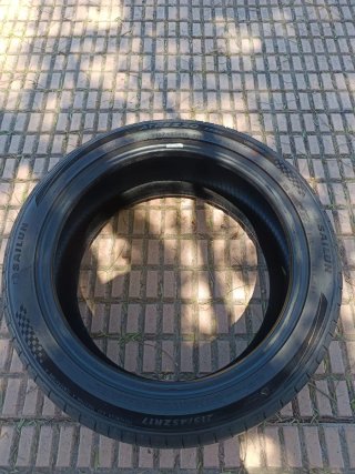 - Neumático 215/45/17 91Y