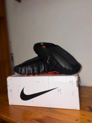 Chanclas Nike Mind Negras y Naranjas