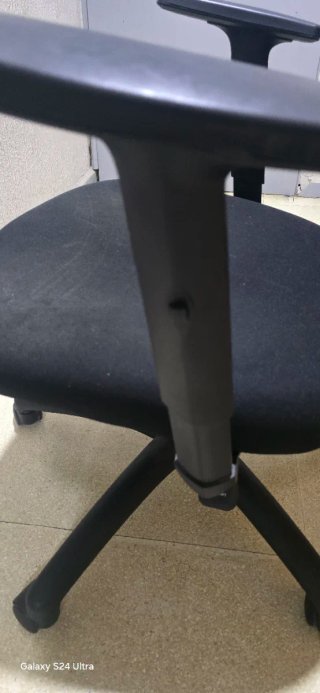 Silla ergonómica de oficina negra