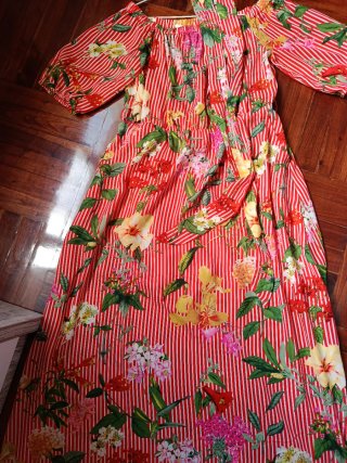 Vestido largo estampado floral y rayas