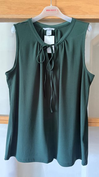 Blusa sin mangas verde oscuro “H&M”