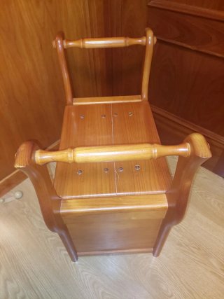 Baúl descalzador de madera