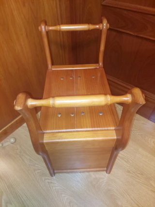 Baúl descalzador de madera