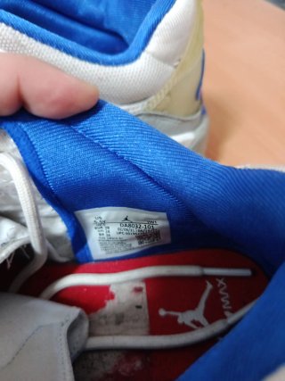 Zapatillas Jordan Blancas y Azules