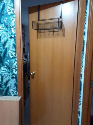 Colgador de puerta metálico negro