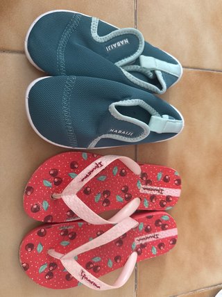 Zapatillas y chanclas niña talla 27