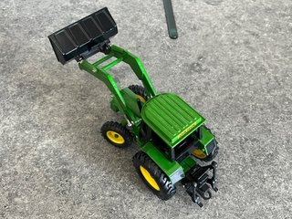 Tractor JOHN DEERE 3350 con pala Ertl 1/32