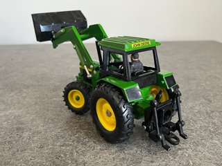Tractor JOHN DEERE 3350 con pala Ertl 1/32