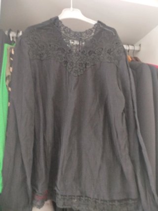 Camisa de señora negra con encaje