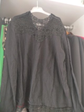 Camisa de señora negra con encaje