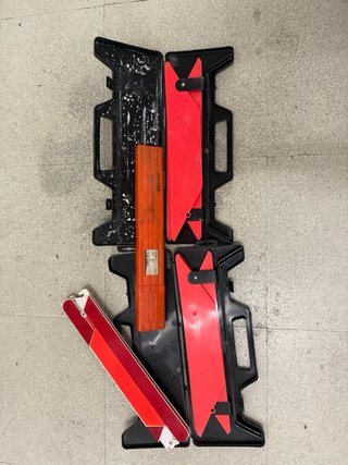 - Kit pesca, caja fuerte, triángulos, maquina