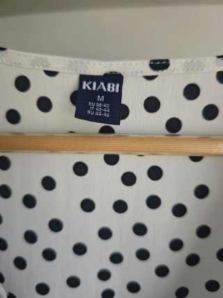Blusa Kiabi lunares blanca y negra
