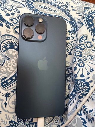 iPhone 15 Pro Max azul