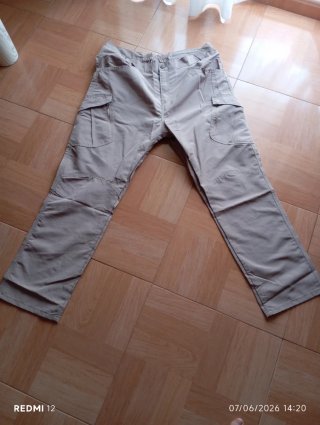 Pantalón cargo beige