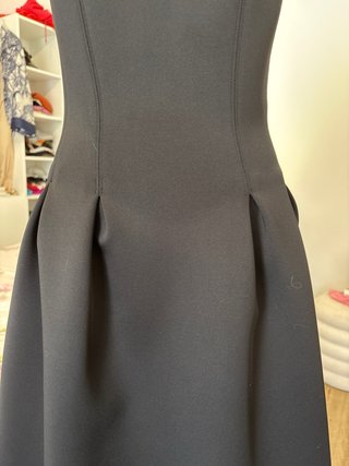 Vestito nero con dettaglio trasparenza