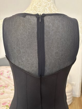 Vestito nero con dettaglio trasparenza