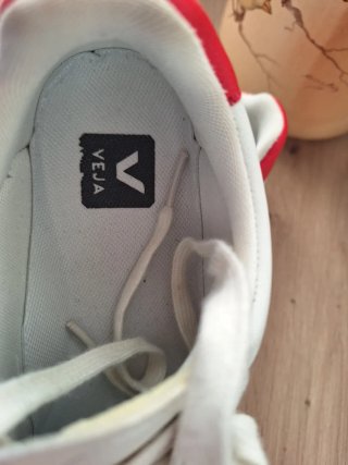 Zapatillas Veja Blancas y Rojas