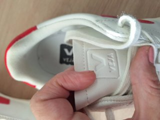 Zapatillas Veja Blancas y Rojas