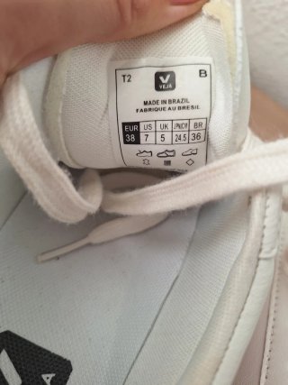 Zapatillas Veja Blancas y Rojas