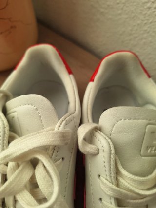 Zapatillas Veja Blancas y Rojas