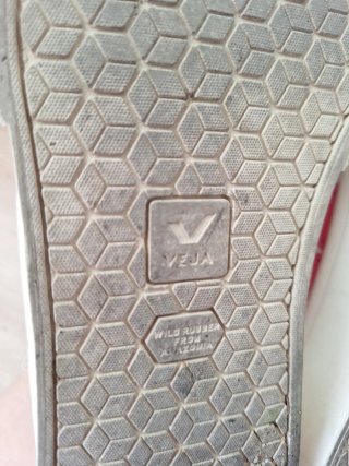 Zapatillas Veja Blancas y Rojas