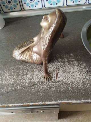 Figura sirena  de bronce decorativa