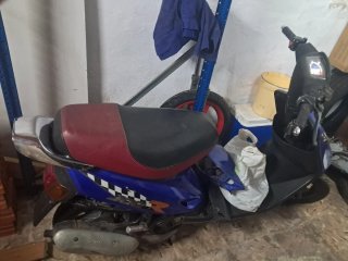 Yamaha Jog Scooter Azul/Rojo
