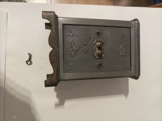 Caja caudales metálica con llave y combinación