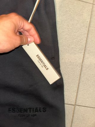 Pantalón corto ESSENTIALS negro